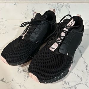 Kuru Atom Womens Size 12 Wide